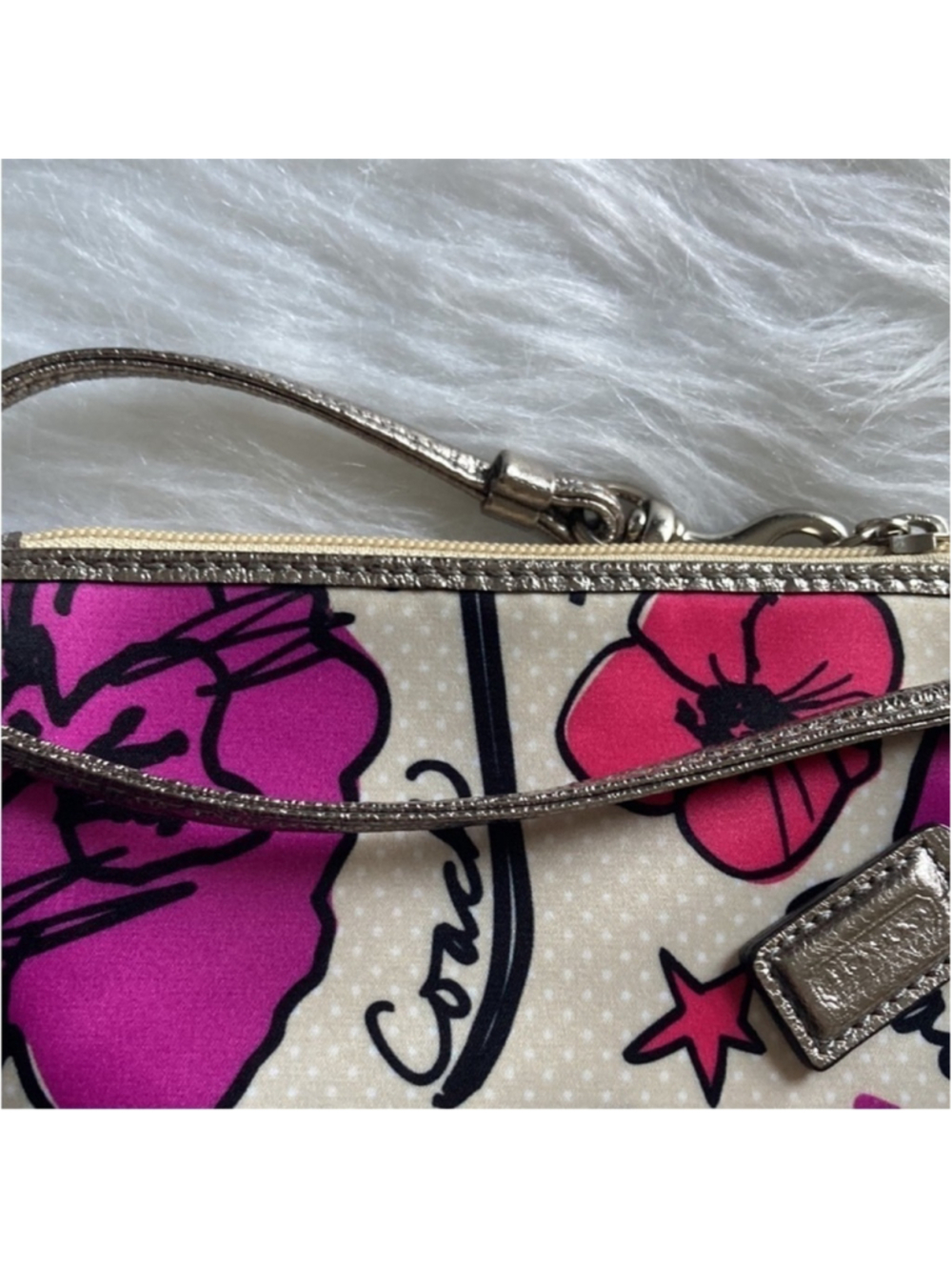 Coach Poppy Wristlet - Picture 8 of 11
